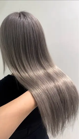ロング カラー ハイトーンカラー 🦄レイヤーカットのヘアスタイル