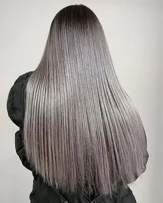 ロング yoriダブルカラー 代表すがわらのヘアスタイル
