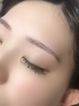 アイブロウ ツヤ束まつ毛/ 𝑌𝑈𝐼🥀*.のマツエク・マツパデザイン