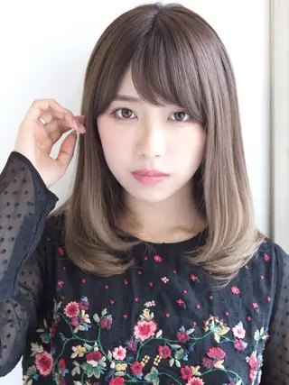 ミディアム カラー Livingu youのヘアスタイル