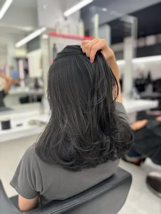 ミディアム カラー 抜け感レイヤー︴ ニュアンスカラーのヘアスタイル