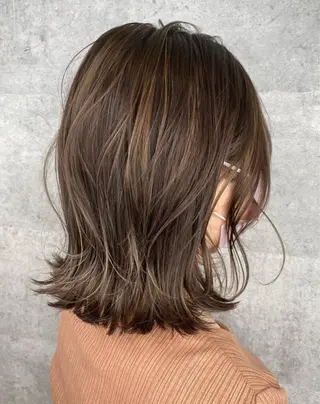 ミディアム カラー ヘアアレンジ hiiko顔まわり カットのヘアスタイル