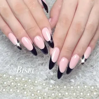 ネイル 🦋 Queenieのネイルデザイン