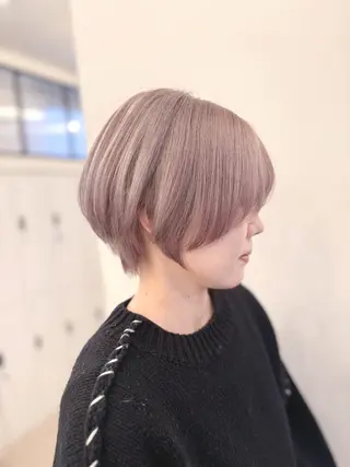 ショート カラー ✨小顔ショート /ハイトーン　河内のヘアスタイル