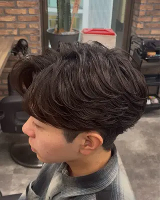 パーマ メンズ シャドウ/フェザー 朝崎倭斗のヘアスタイル