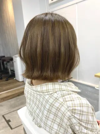 ショート 秋山夏三/透明感カラ ー/赤み消しカラーのヘアスタイル