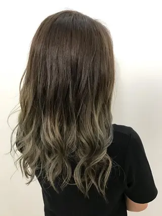 ミディアム カラー レイヤーカット 西村あきやのヘアスタイル
