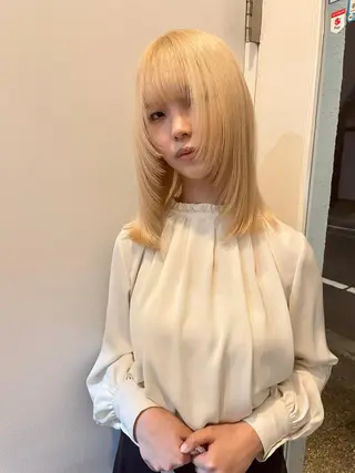 ミディアム 透明感/エクステ Veluaのヘアスタイル