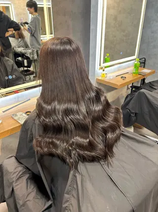 ロング カラー パーマ ヘアアレンジ 透明感ブリーチカラー 🌈TOMOHIROのヘアスタイル