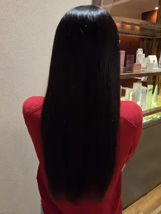 カラー komo. TAKAHIRO のヘアスタイル