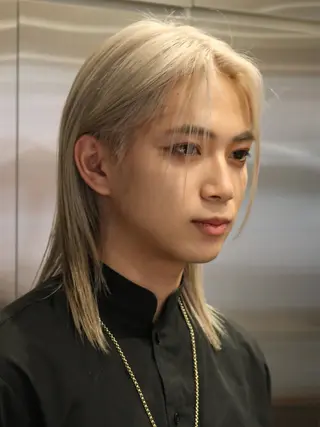 ミディアム カラー メンズ メンズブリーチ カラーhirokoのヘアスタイル