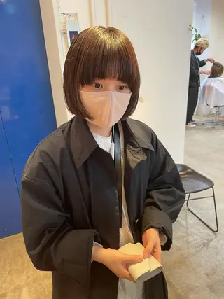 ショート カラー MIOベージュカラー 柔らかいカラーのヘアスタイル