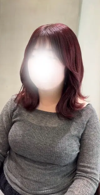 ミディアム カラー 髙木琉菜／レイヤー ／シャギーカットのヘアスタイル