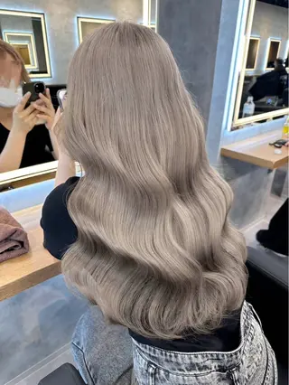 ロング カラー パーマ ヘアアレンジ 透明感ブリーチカラー 🌈TOMOHIROのヘアスタイル