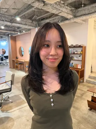 ミディアム カラー Miyu .のヘアスタイル