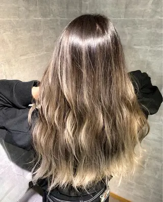 ロング メンズスタイル バレイヤージュ　齋藤のヘアスタイル