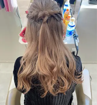 ロング 近野 美月のヘアスタイル