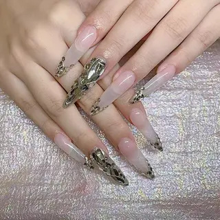 ネイル Queens 榊 まおのネイルデザイン