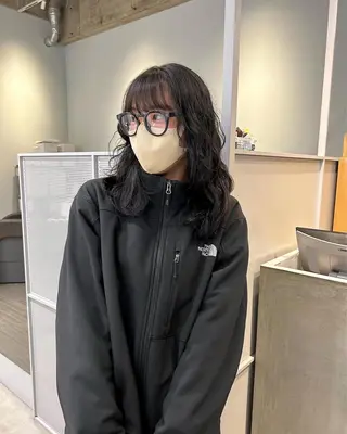 セミロング パーマ 津葉井 麗奈のヘアスタイル