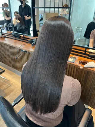 セミロング Lisa 海外風スパイラルのヘアスタイル