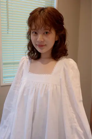 ミディアム パーマ ニュアンスパーマ🪿 透明感カラー岩波ゆいのヘアスタイル