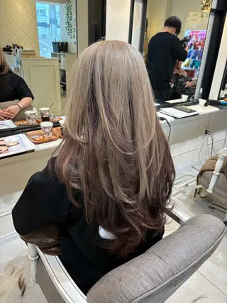 ロング カラー 濱田輝レイヤー 韓国風 ハイトーンのヘアスタイル