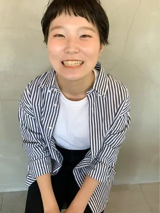 ショート カラー 榑松 恵里のヘアスタイル