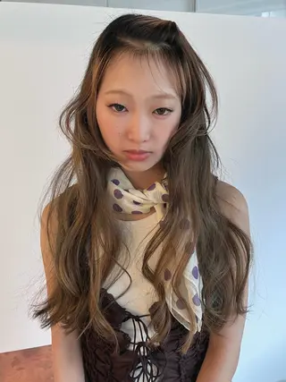 ロング anri/大阪/ レイヤーカットのヘアスタイル