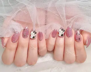 ネイル 🦋 Queenieのネイルデザイン
