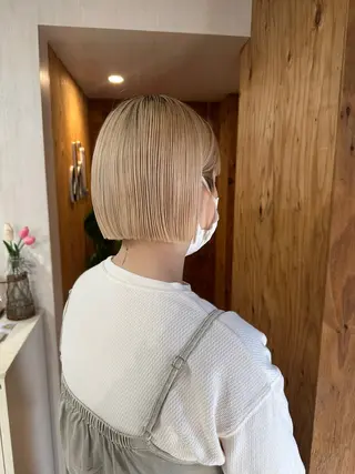 ショート カラー 伊藤 友香のヘアスタイル