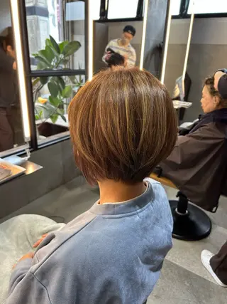 ショート カラー 艶カラー/ベージュ/ ショート/安岡哲兵のヘアスタイル