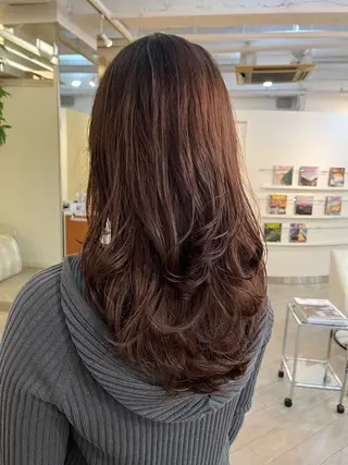 ロング フルカワ リナのヘアスタイル
