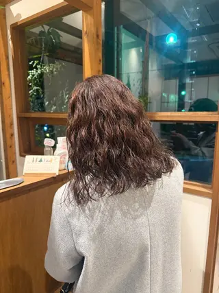ミディアム カラー パーマ 🤍江坂 ハヤシアヤナ🤍のヘアスタイル