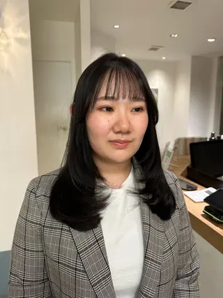 ロング カラー 安丸 結夏のヘアスタイル