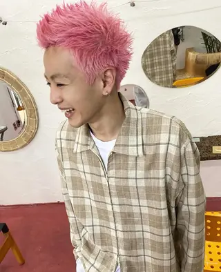 メンズ ショート qiie/ハイトーン インナーカラーのヘアスタイル