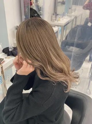 セミロング カラー センターパート特化 井上健太のヘアスタイル