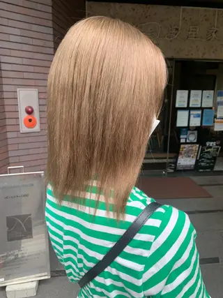 カラー white.梅田 デザインカラー🦄のヘアスタイル
