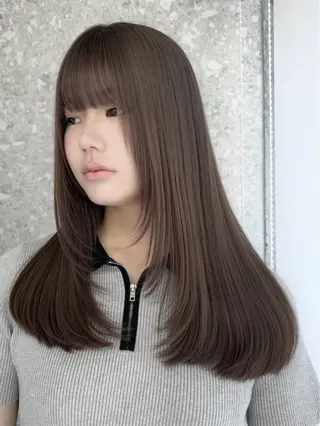 セミロング カラー 失敗しないハイトーン ミルクティーベージュのヘアスタイル