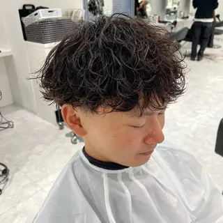 ショート パーマ メンズ センターパート/毛 流れ/パーマ特化のヘアスタイル
