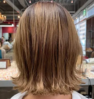ミディアム 相田 優子のヘアスタイル