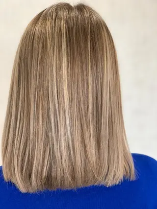 ミディアム カラー LUXBE LUCEのヘアスタイル