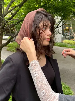 ミディアム カラー 伊波 瑞菜のヘアスタイル