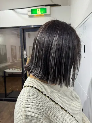 ミディアム 横浜🦋ハイトーン 🫐シャドウルーツのヘアスタイル