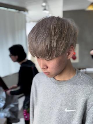 ショート メンズハイトーン/メ ンズカット/イカワのヘアスタイル