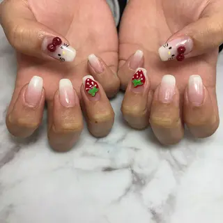 salon UNE LMA見習いスタッフのネイルデザイン