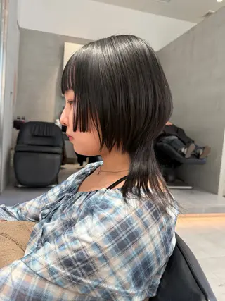 セミロング カラー ミオ💎ショート 透ける暗髪のヘアスタイル