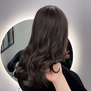 セミロング カラー Ren. 🦋デザインカラーのヘアスタイル