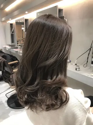セミロング カラー 【透明感、艶髪】西村 有司のヘアスタイル