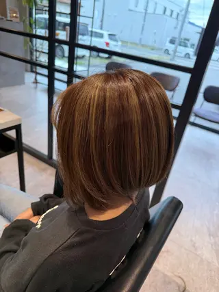 ショート カラー 荒井 すずのヘアスタイル