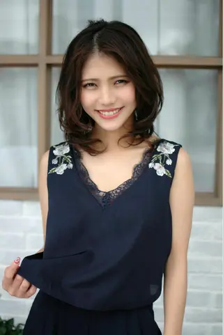 ミディアム カラー CALMHAIR 五十實淳のヘアスタイル